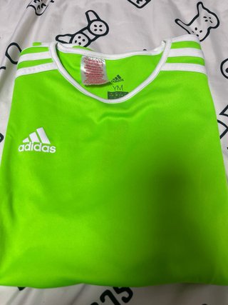 Camiseta deportiva Adidas verde y blanca Talla M