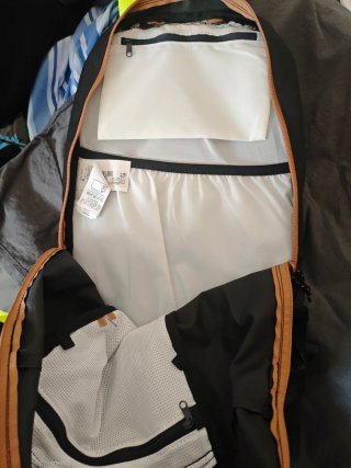 Mochila Quechua 30L Negra y Gris