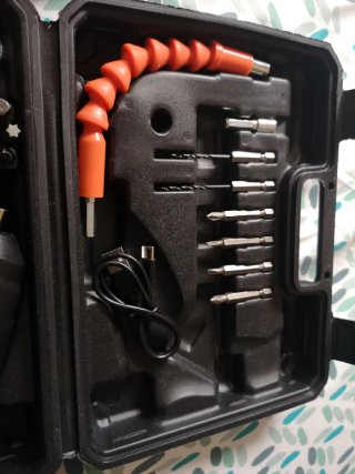 Destornillador a batería con accesorios