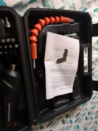 Destornillador a batería con accesorios