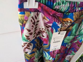 Pantalón Zara Satinado Estampado Floral Talla XS