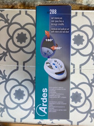 Máquina para uñas azul y blanca