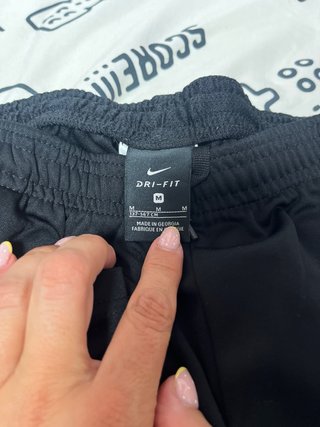 Conjunto deportivo Nike negro y verde