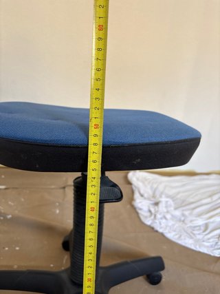 Silla de oficina con ruedas azul