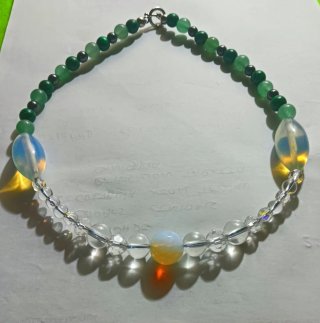 Gargantilla de varias gemas naturales