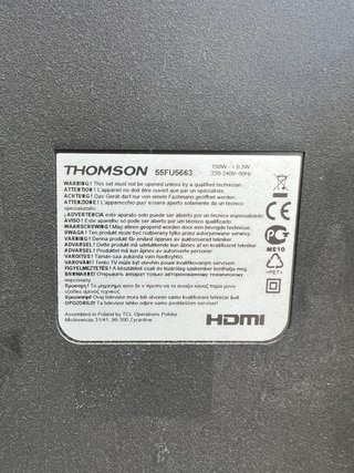 Televisión con soporte negro 55 pulgsdas