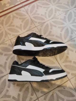 Zapatillas Puma Negras y Blancas