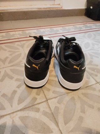Zapatillas Puma Negras y Blancas
