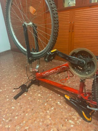Bicicleta Roja con Faltante