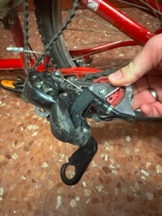 Bicicleta Roja con Faltante