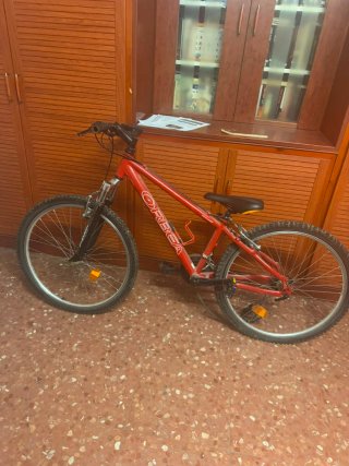 Bicicleta Roja con Faltante