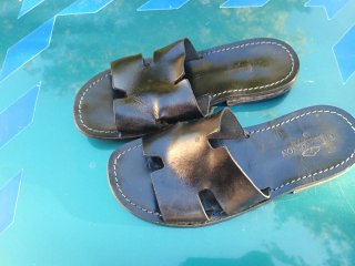 Sandali neri in pelle