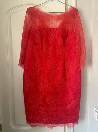 Vestido rojo de encaje hecho a mano