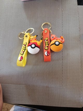 Llaveros Pokémon Pikachu y Charmander