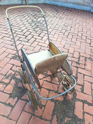 Carrito de bebé antiguo