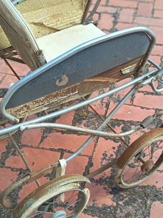 Carrito de bebé antiguo