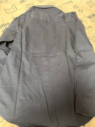 Camisa azul con perro bordado Camisa azul claro