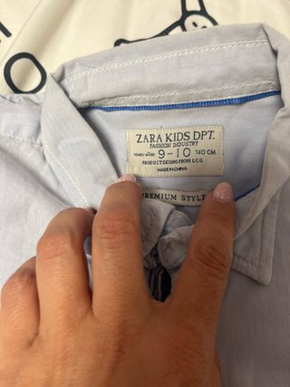 Camisa azul con perro bordado Camisa azul claro