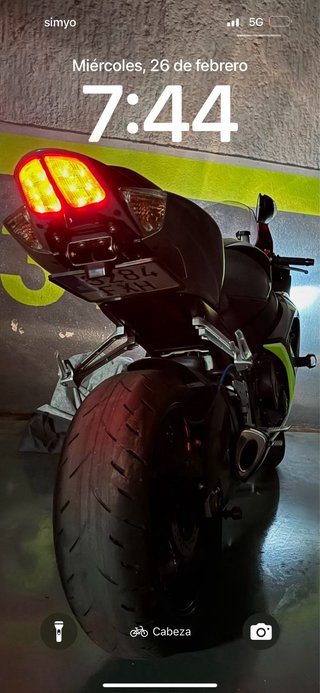 Suzuki GSX-R Sportbike Gris y Verde
