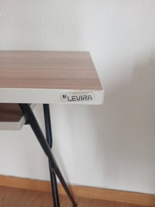 Mesa Levira escritorio pequeña madera y metal.