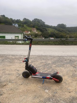 Patinete Eléctrico Negro y Rojo