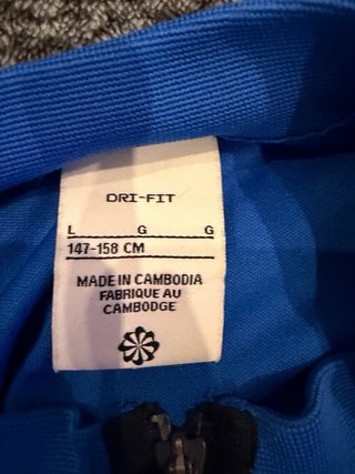 Chaqueta deportiva Nike azul y negra