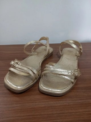 Conjunto Zara Sandalias y Bolso Dorado