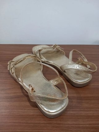 Conjunto Zara Sandalias y Bolso Dorado
