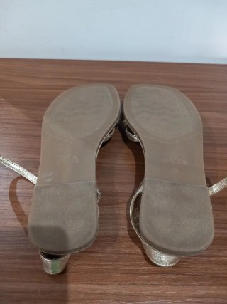 Conjunto Zara Sandalias y Bolso Dorado