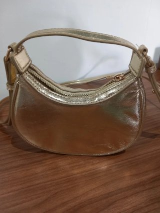 Conjunto Zara Sandalias y Bolso Dorado
