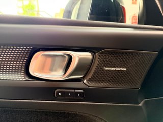 VOLVO XC40 2.0 B3 G Ultra Dark Auto