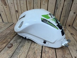 **DEPOSITO COMBUSTIBLE KAWASAKI ER-6N 09-11