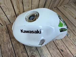 **DEPOSITO COMBUSTIBLE KAWASAKI ER-6N 09-11