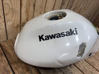 **DEPOSITO COMBUSTIBLE KAWASAKI ER-6N 09-11