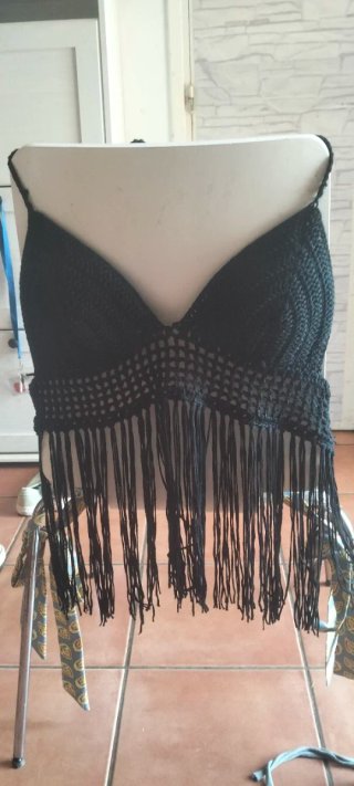 Top Crochet Negro con Flecos