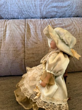 Muñeca de porcelana antigua