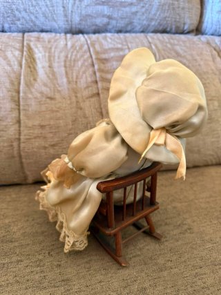 Muñeca de porcelana antigua