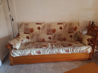 Sofá Cama Beige y Marrón,es en la Mata- Torrevieja