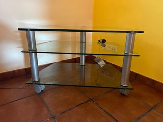 Mesa esquinera cristal con ruedas