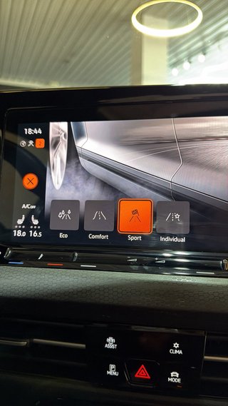 Volkswagen Golf 2024