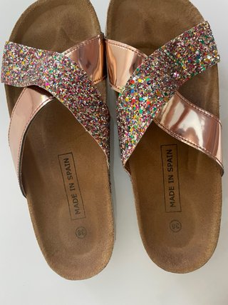 Sandalias doradas y multicolor talla 38
