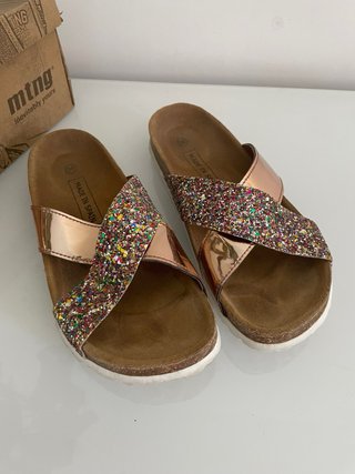 Sandalias doradas y multicolor talla 38
