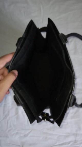 Bolso TOM TAILOR negro con cinturón