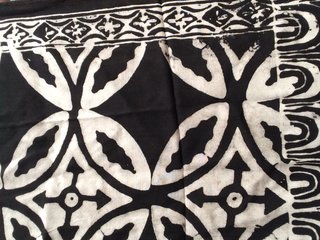 Chal negro batik hojas 1.40m x 35cm