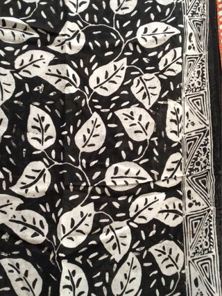 Chal negro batik hojas 1.40m x 35cm