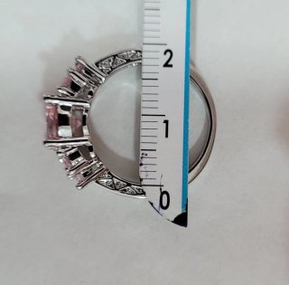 Precioso anillo con circonitas rosas y plateado