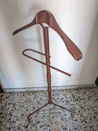 Galán de noche madera y cuero