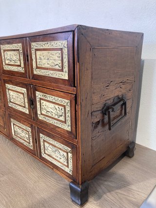 Antiguo bargueño siglo XVII cacería
