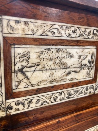 Antiguo bargueño siglo XVII cacería