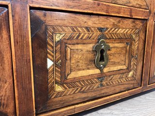 Antiguo bargueño siglo XVII cacería